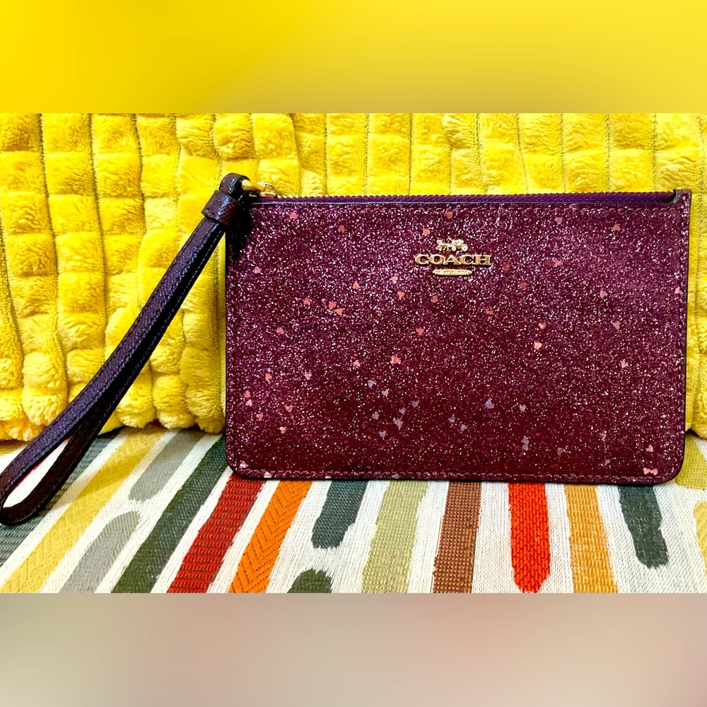 💖COACH NEW YORK. Limited Edition! Raspberry Sparkle Hearts Wristlet. NWOT! - Picture 2 of 5